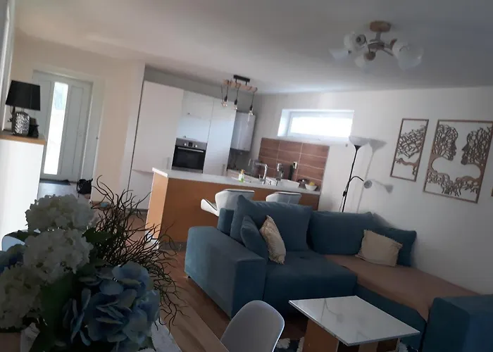 3 Izbovy Rd - Ferienhaus *